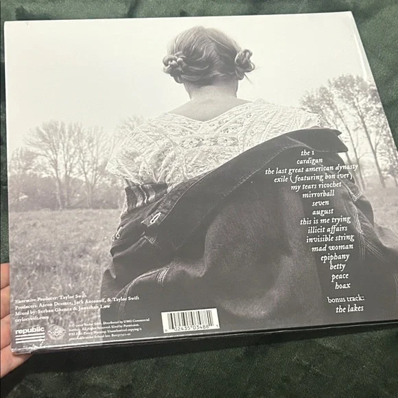 Taylor Swift Folklore Vinyl Album - brand new - Picture 2 of 8